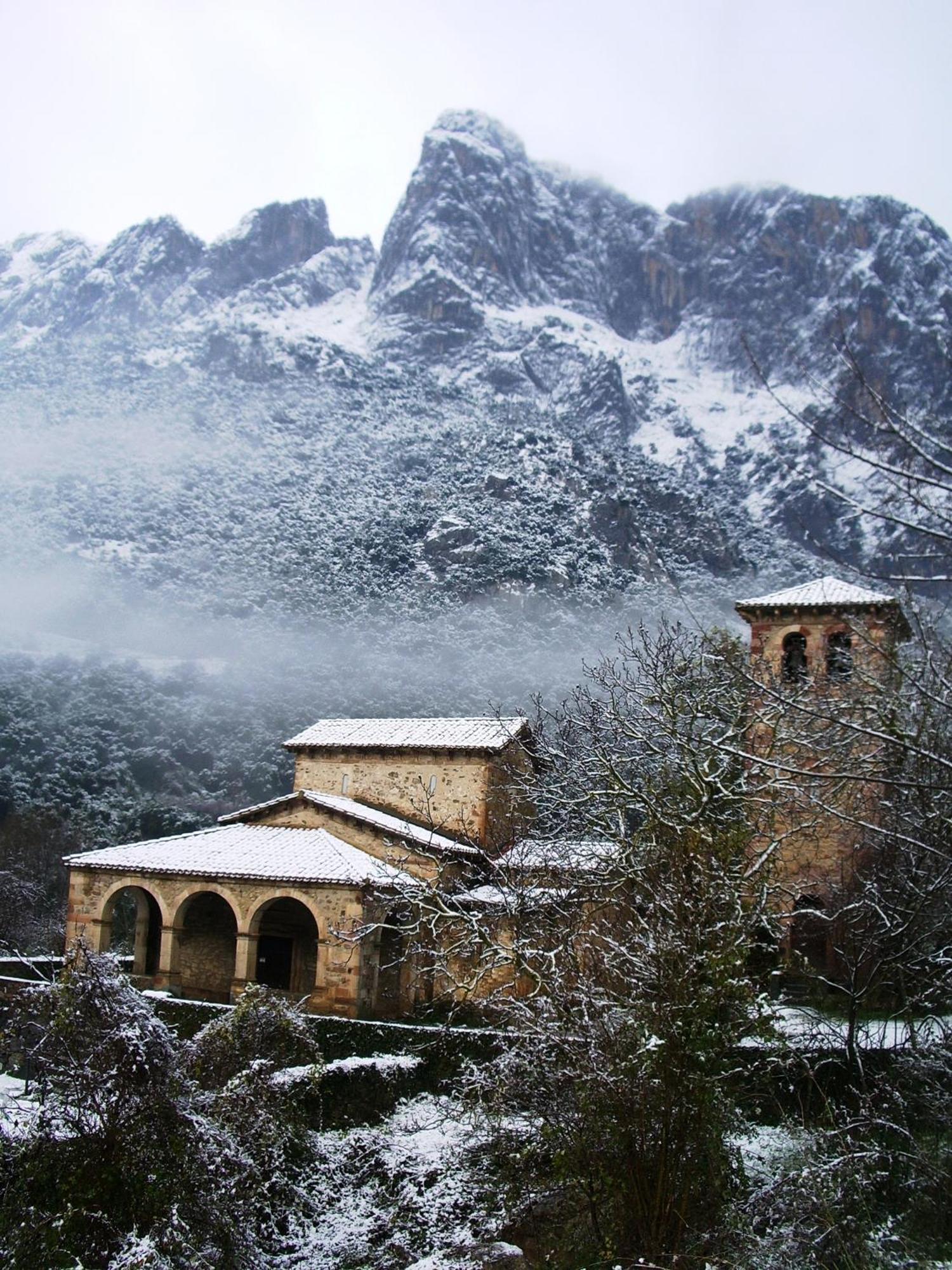 Hosteria Picos De Europa Потес Екстериор снимка